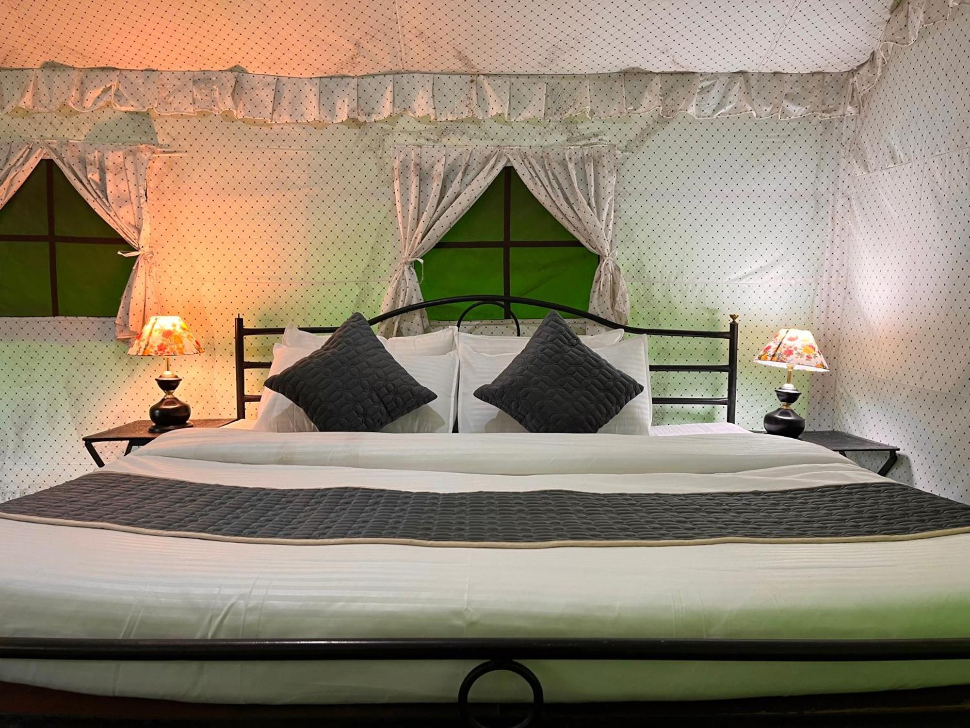 Himalayan Riverside Swiss Cottage Tents, Manali Zewnętrze zdjęcie