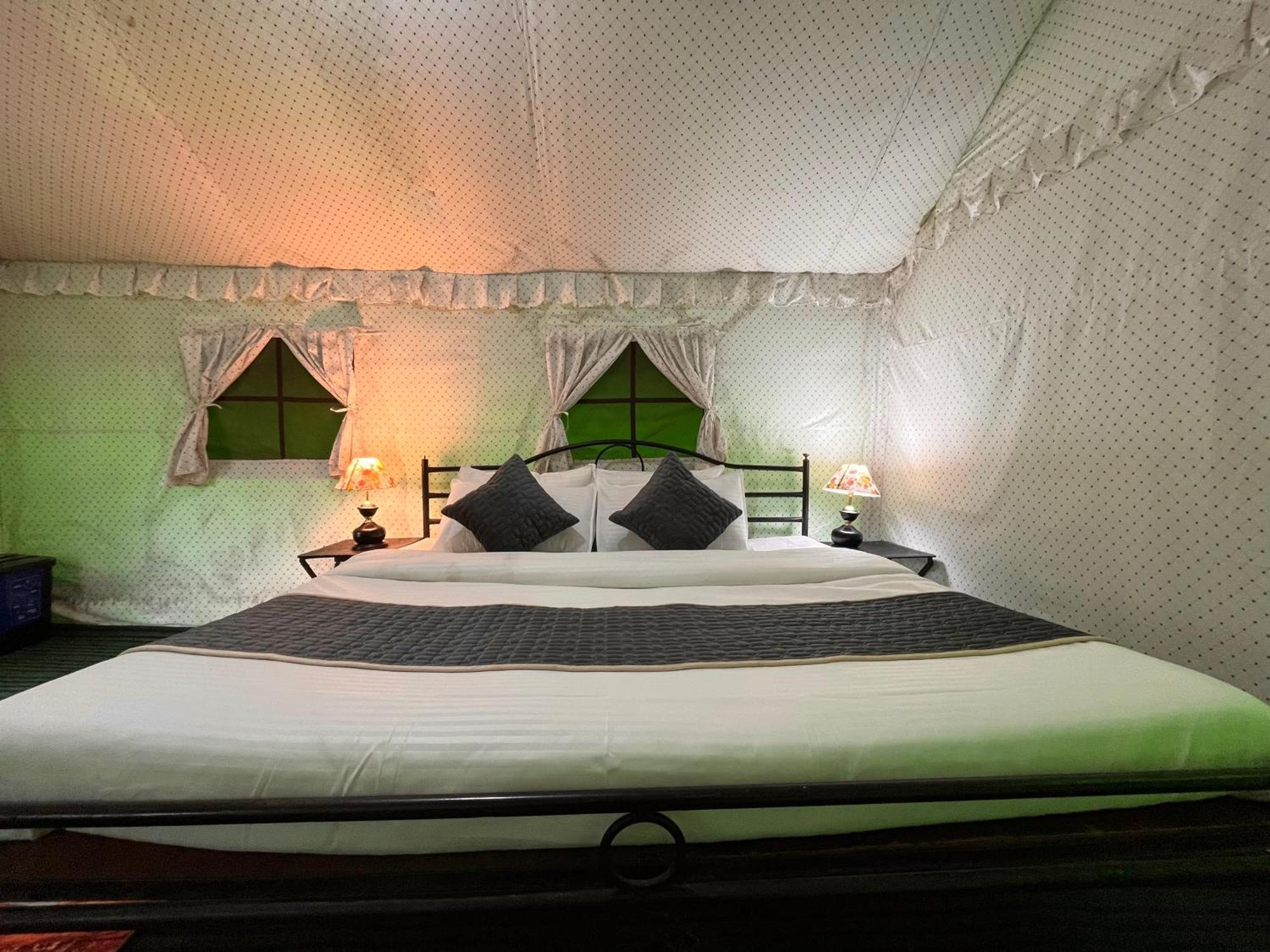 Himalayan Riverside Swiss Cottage Tents, Manali Zewnętrze zdjęcie